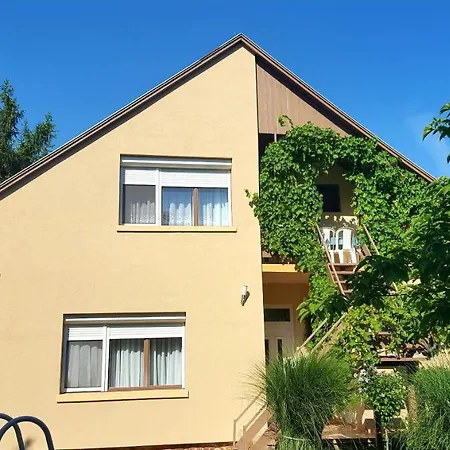 Borostyan Apartmann *