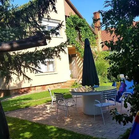 Borostyán Apartmann * Balatonföldvár
