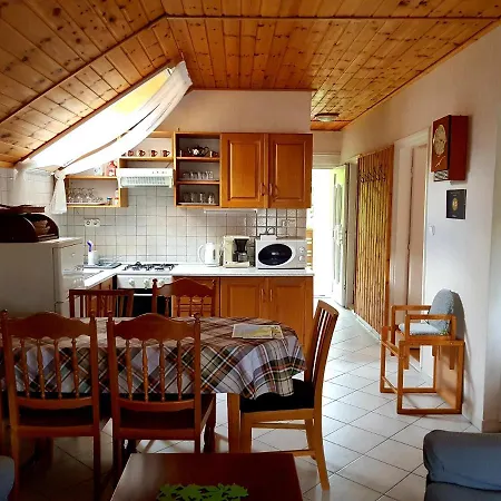 Borostyán Apartmann * Balatonföldvár