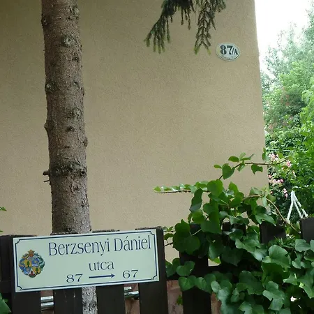 Borostyan Apartmann *